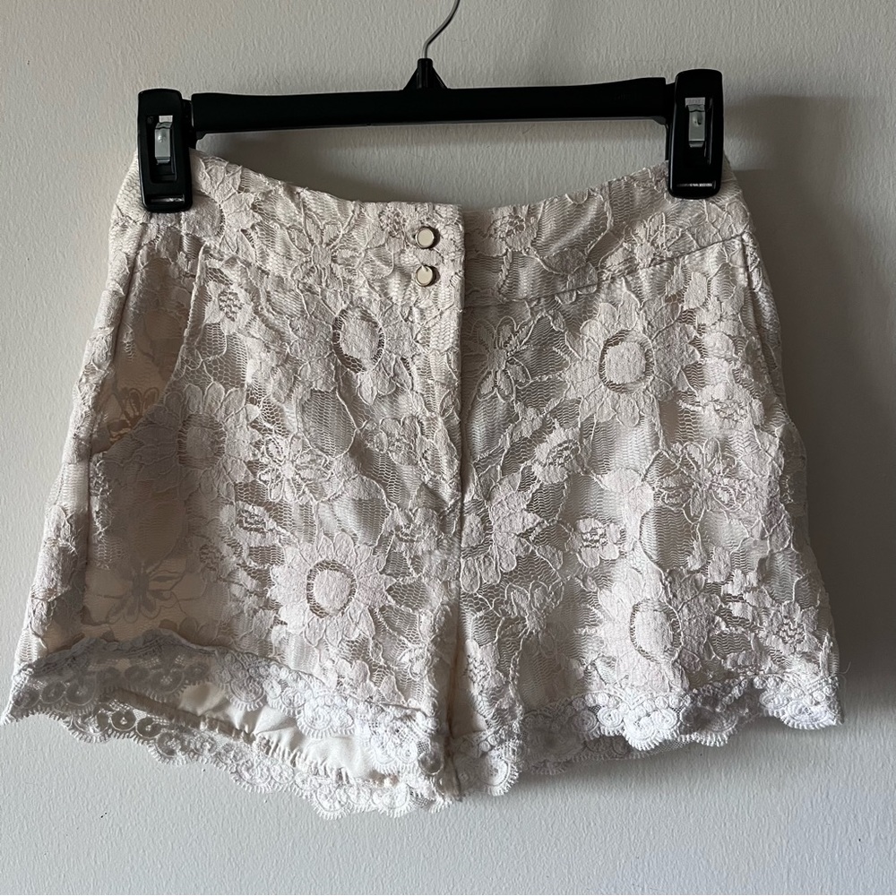 white lace shorts
